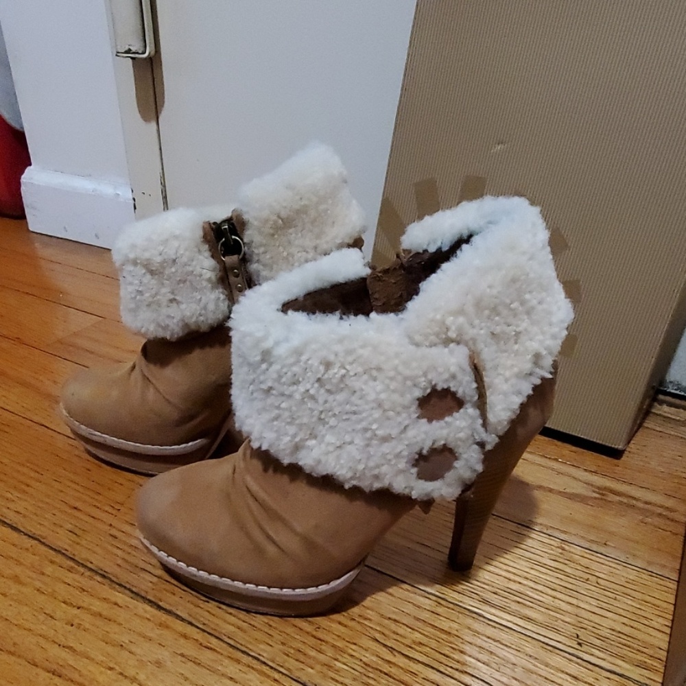 Boots - Picture 3 of 7